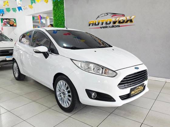 FORD FIESTA 1.6 TITANIUM HATCH 16V FLEX 4P POWERSHIFT FORD FIESTA 1.6 TITANIUM HATCH 16V FLEX 4P POWERSHIFT